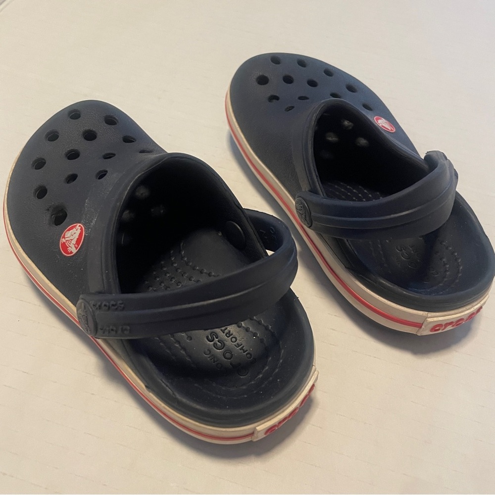 Crocs Kids Navy Clogs, size 7 kids - Picture 4 of 4
